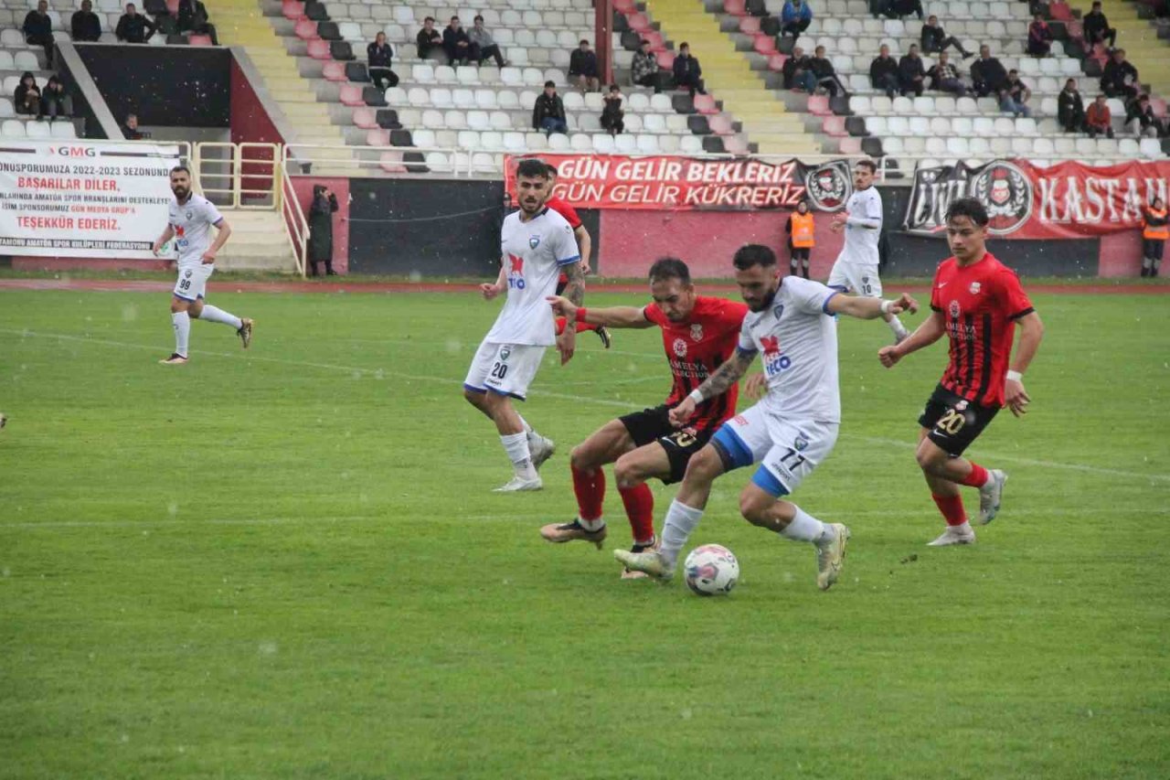 TFF 2. Lig: Kastamonuspor: 1 - Karacabey Belediye Spor: 2