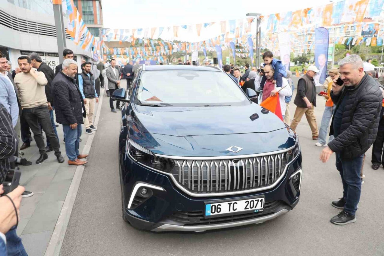 Kağıthanelilerden Türkiye’nin gururunu Togg’a yoğun ilgi