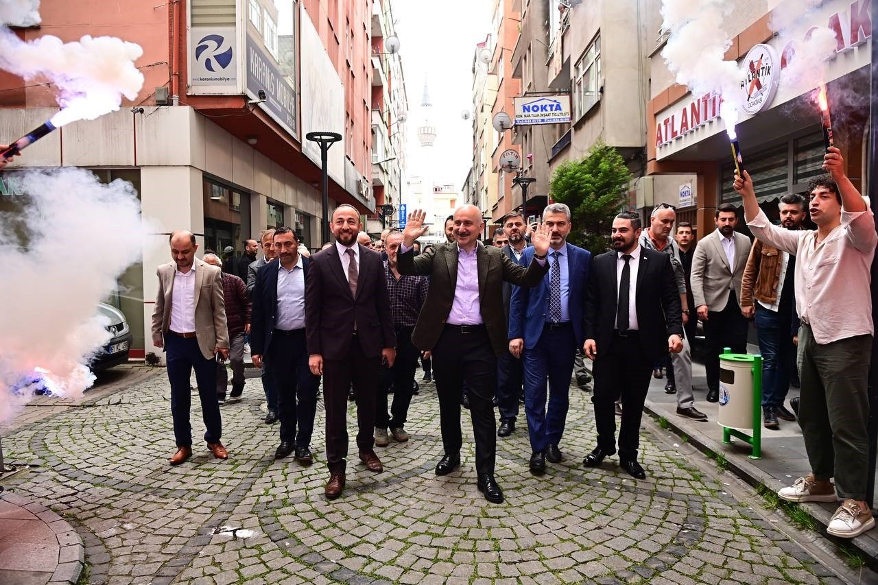 Bakan Karaismailoğlu’na Vakfıkebir’de coşkulu karşılama
