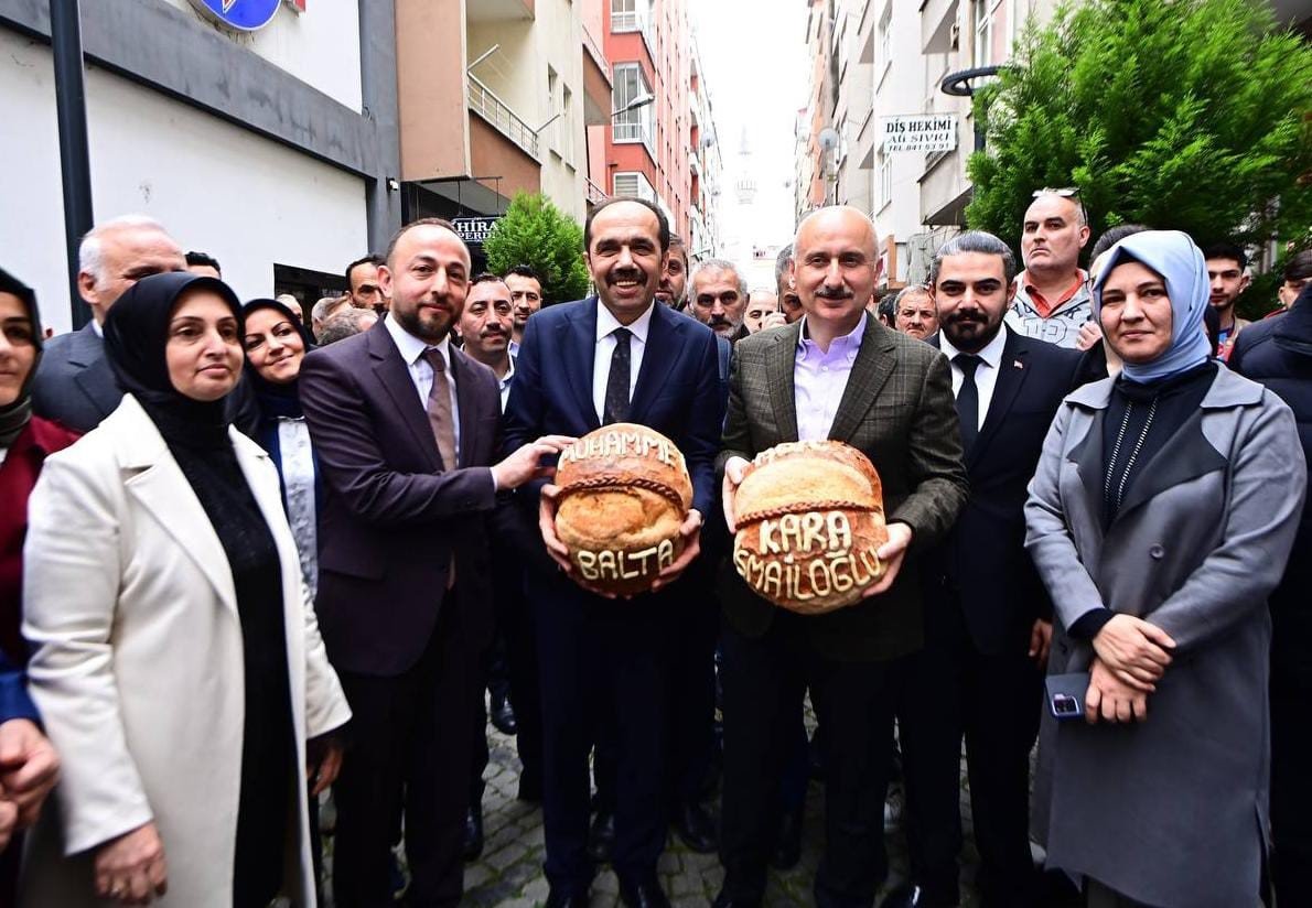 Bakan Karaismailoğlu’na Vakfıkebir’de coşkulu karşılama