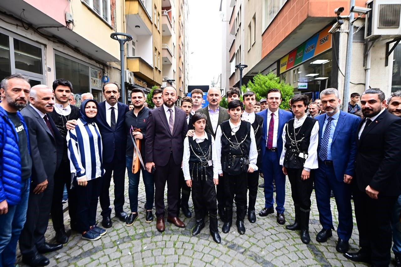 Bakan Karaismailoğlu’na Vakfıkebir’de coşkulu karşılama