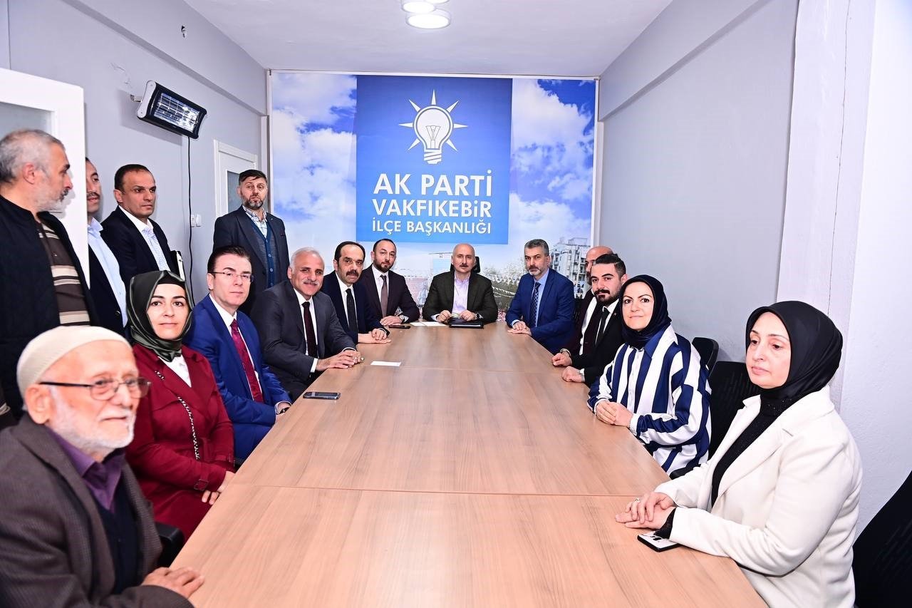 Bakan Karaismailoğlu’na Vakfıkebir’de coşkulu karşılama