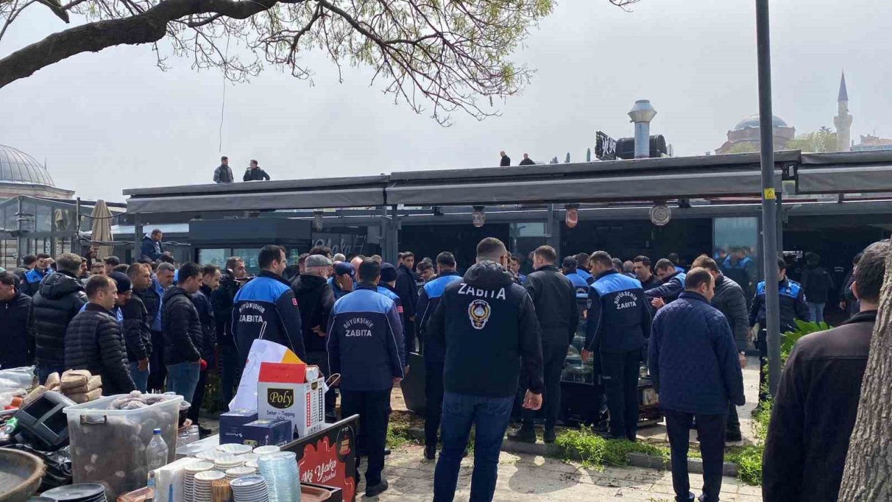 Üsküdar’daki ruhsatsız işletme yıkıldı