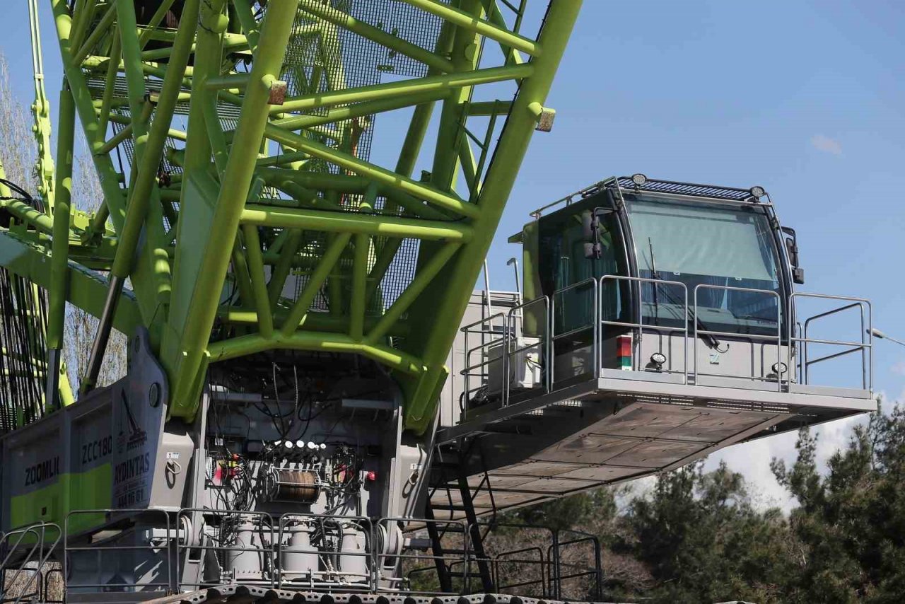 Türkiye’nin milli projelerini bu dev vinç kaldıracak