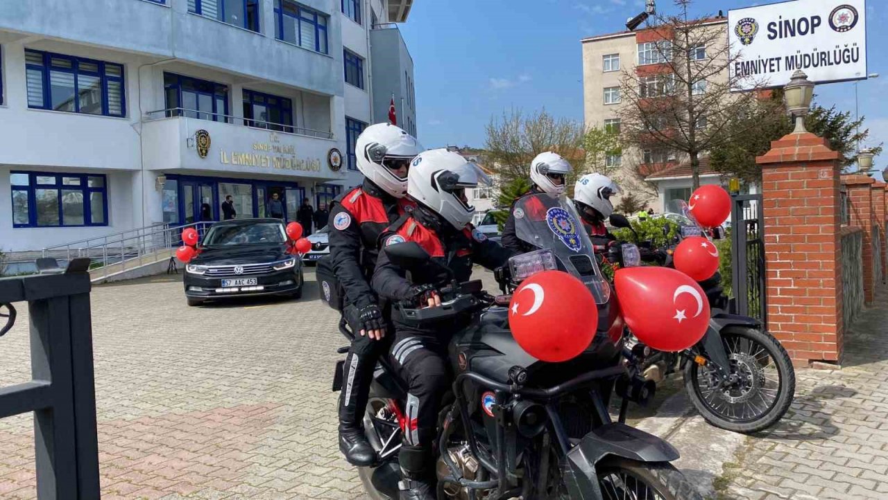 Minik öğrenciler, emniyet müdürü koltuğuna oturdu