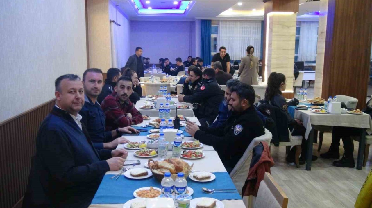 Ağrı Emniyet Müdürü Aydın, iftarını polislerle birlikte açtı