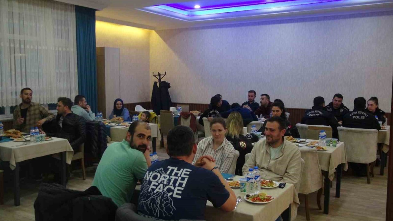 Ağrı Emniyet Müdürü Aydın, iftarını polislerle birlikte açtı