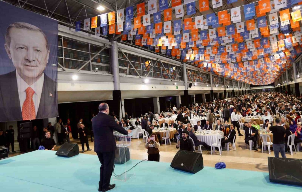 AK Parti Bursa teşkilatları iftarda buluştu
