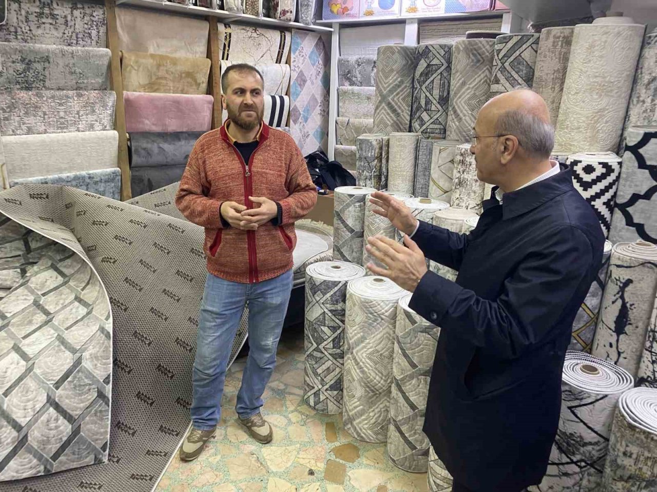 AK Partili milletvekili adayına gençlerden “İlk oyum Erdoğan’a” sözü