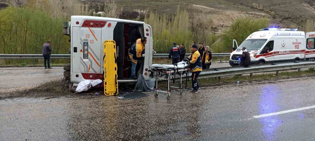 Sivas’ta otobüs kazası: 8 yaralı