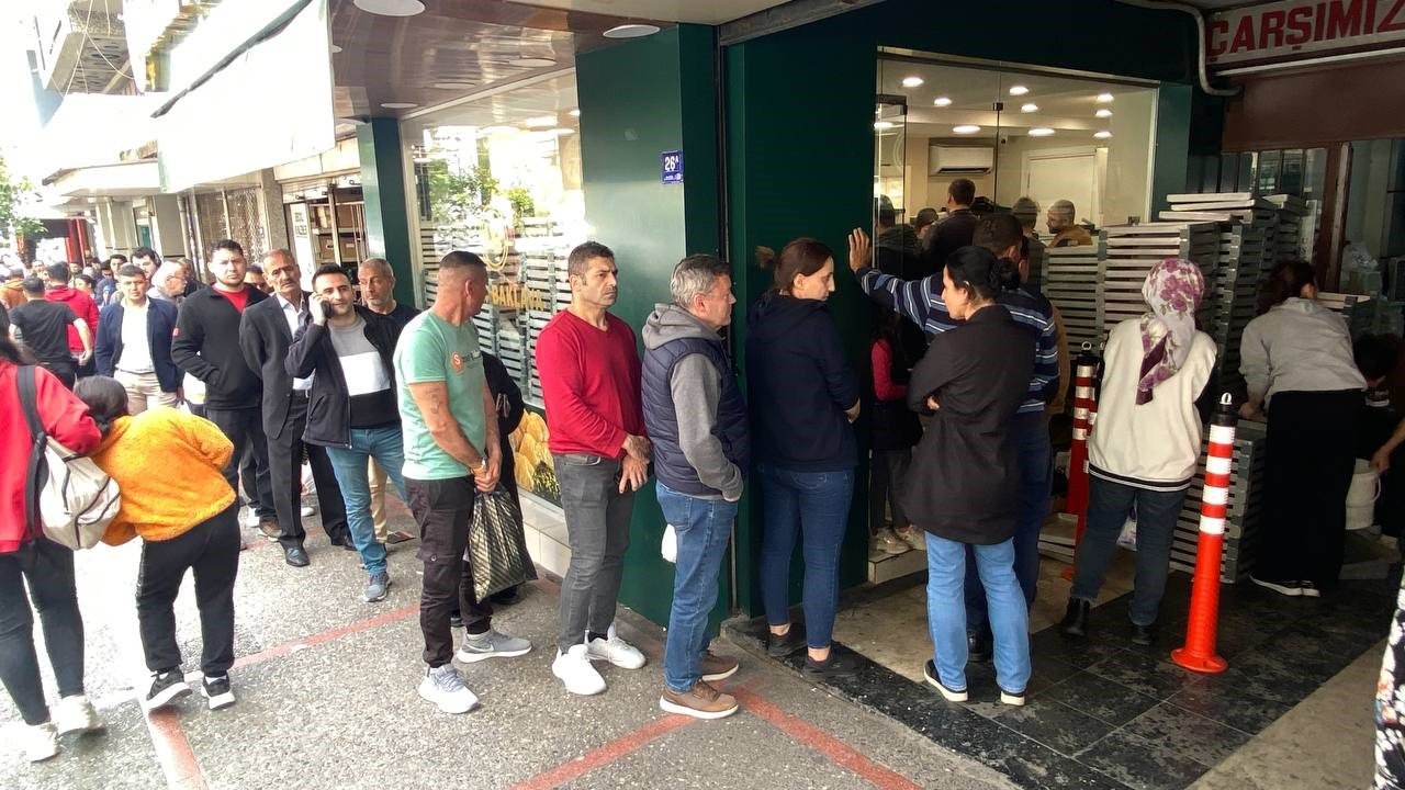 Aydın’da uzun tatlı kuyrukları oluştu