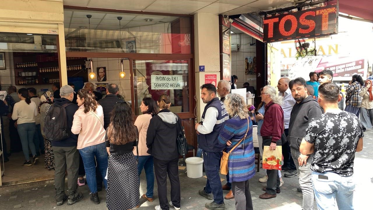 Aydın’da uzun tatlı kuyrukları oluştu