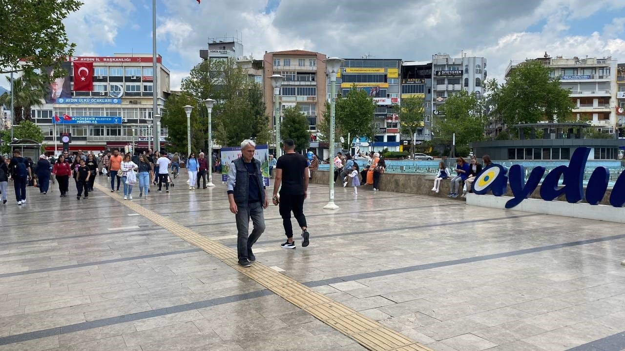 Aydın’da uzun tatlı kuyrukları oluştu