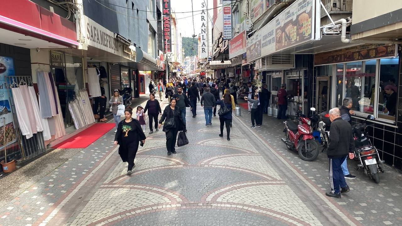 Aydın’da uzun tatlı kuyrukları oluştu