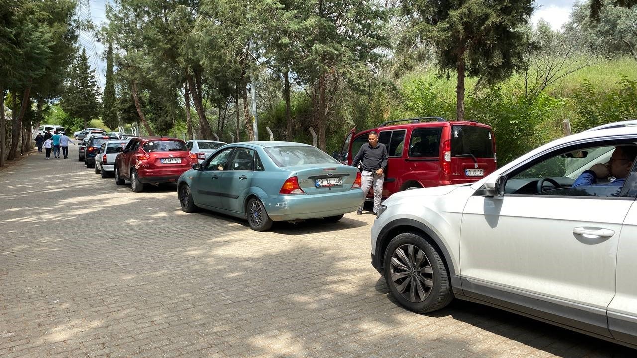 Bayram öncesi Aydın’da mezarlıklar ziyaretçilerle doldu
