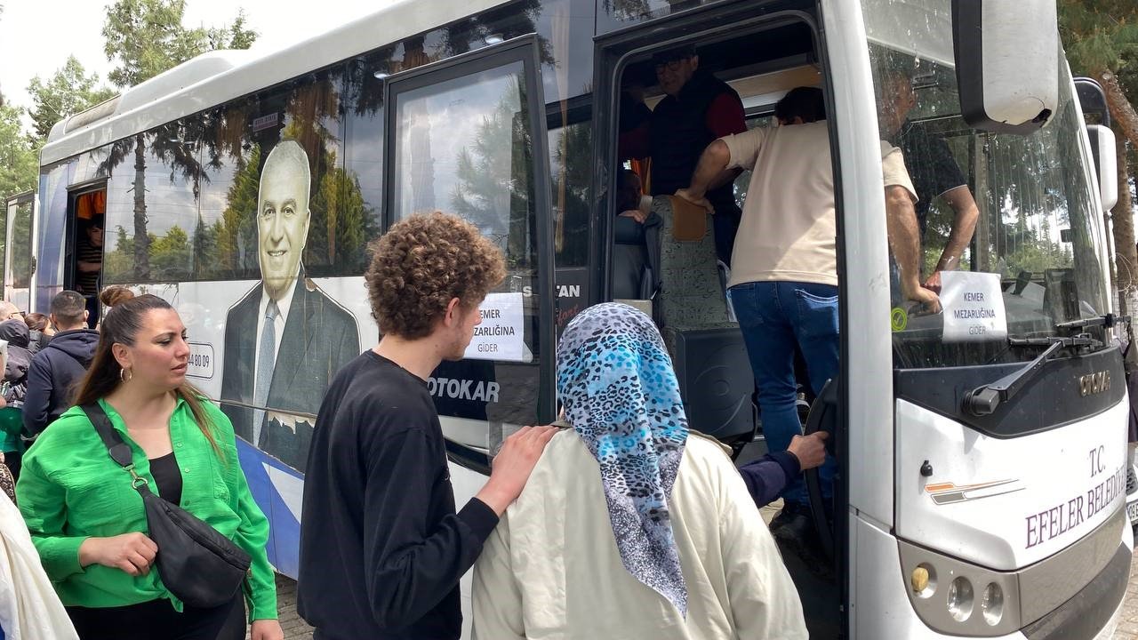 Bayram öncesi Aydın’da mezarlıklar ziyaretçilerle doldu