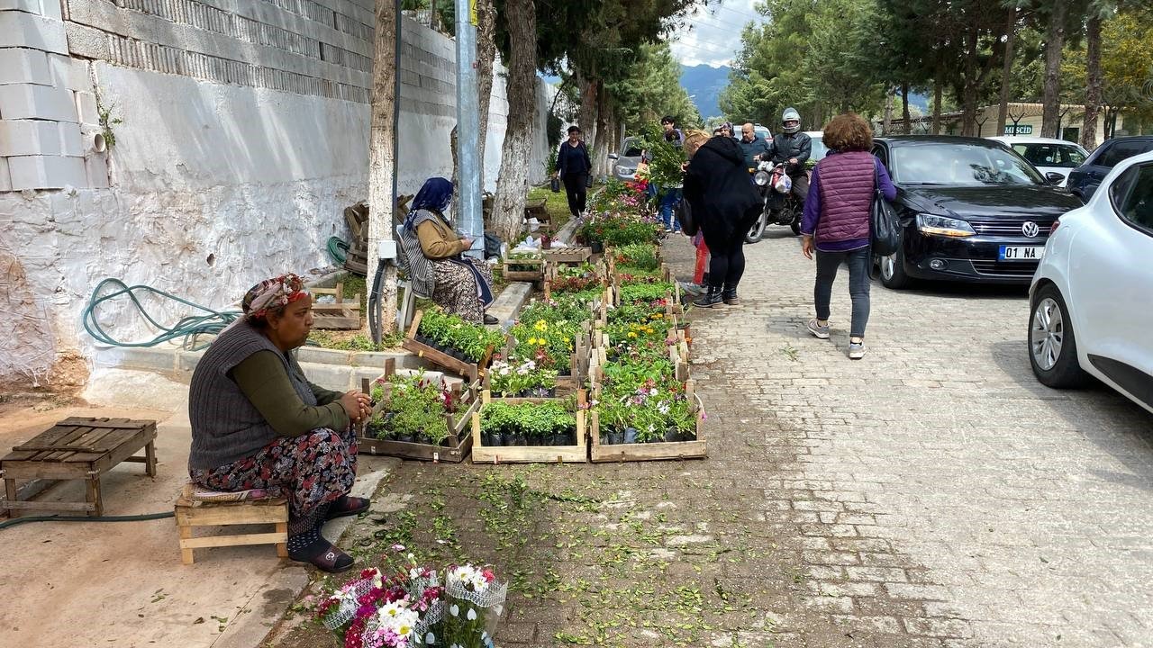 Bayram öncesi Aydın’da mezarlıklar ziyaretçilerle doldu