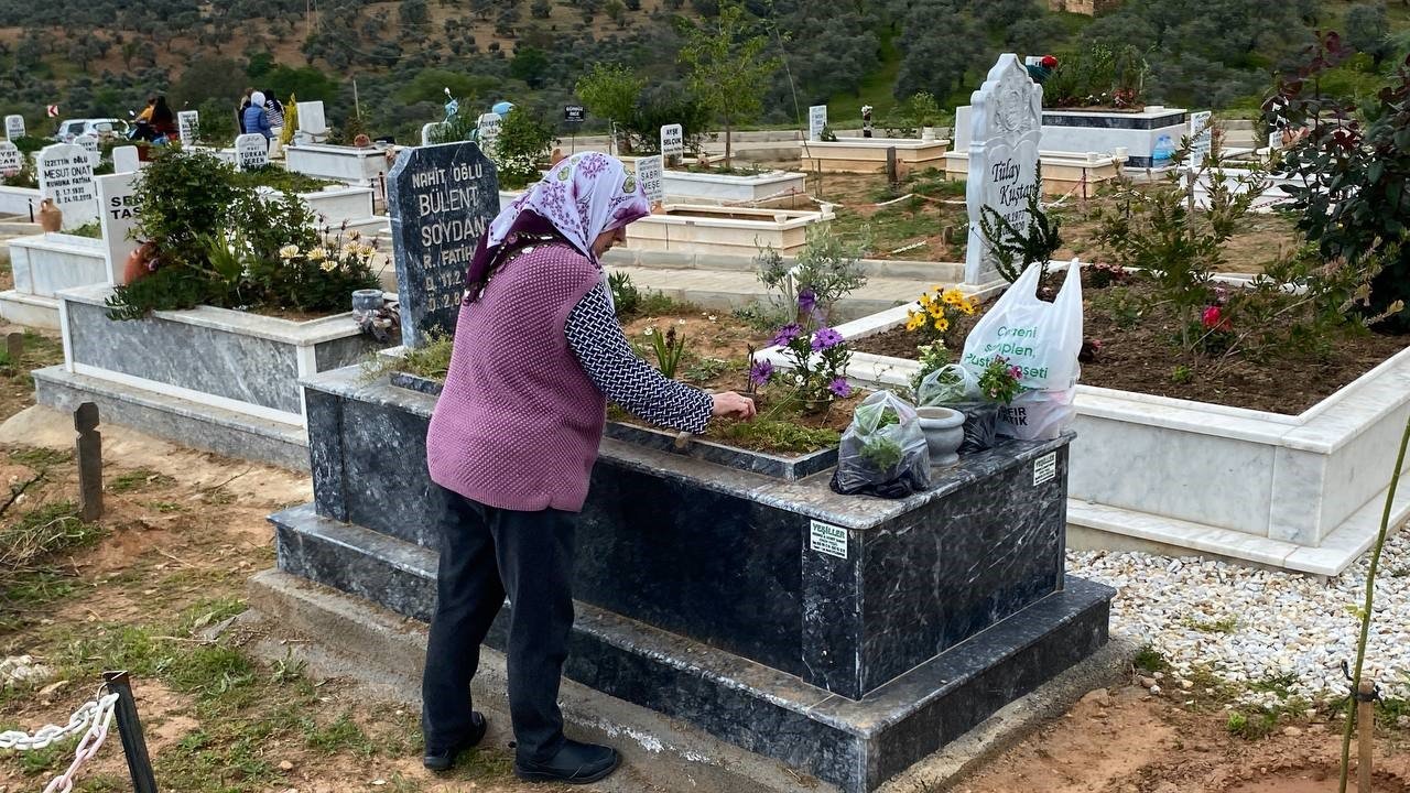 Bayram öncesi Aydın’da mezarlıklar ziyaretçilerle doldu