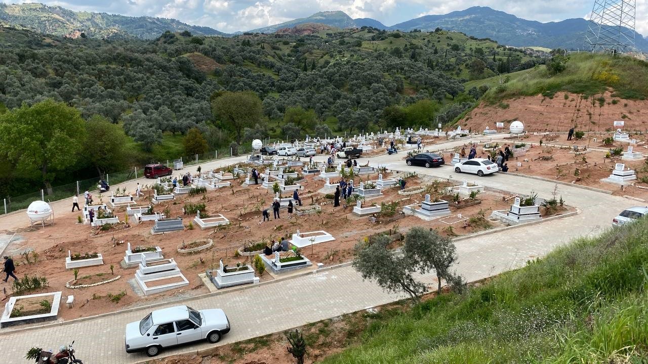 Bayram öncesi Aydın’da mezarlıklar ziyaretçilerle doldu