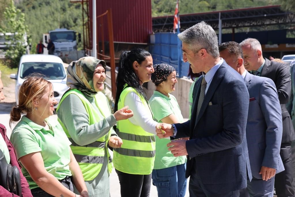 Başkan Oktay, personeli ile bayramlaştı