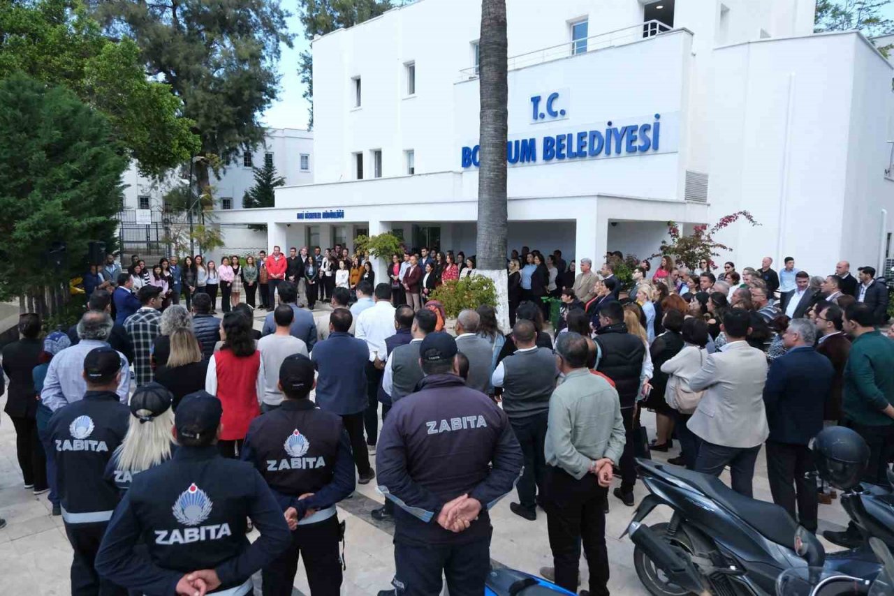 Bodrum Belediye Başkanı Ahmet Aras personeliyle bayramlaştı