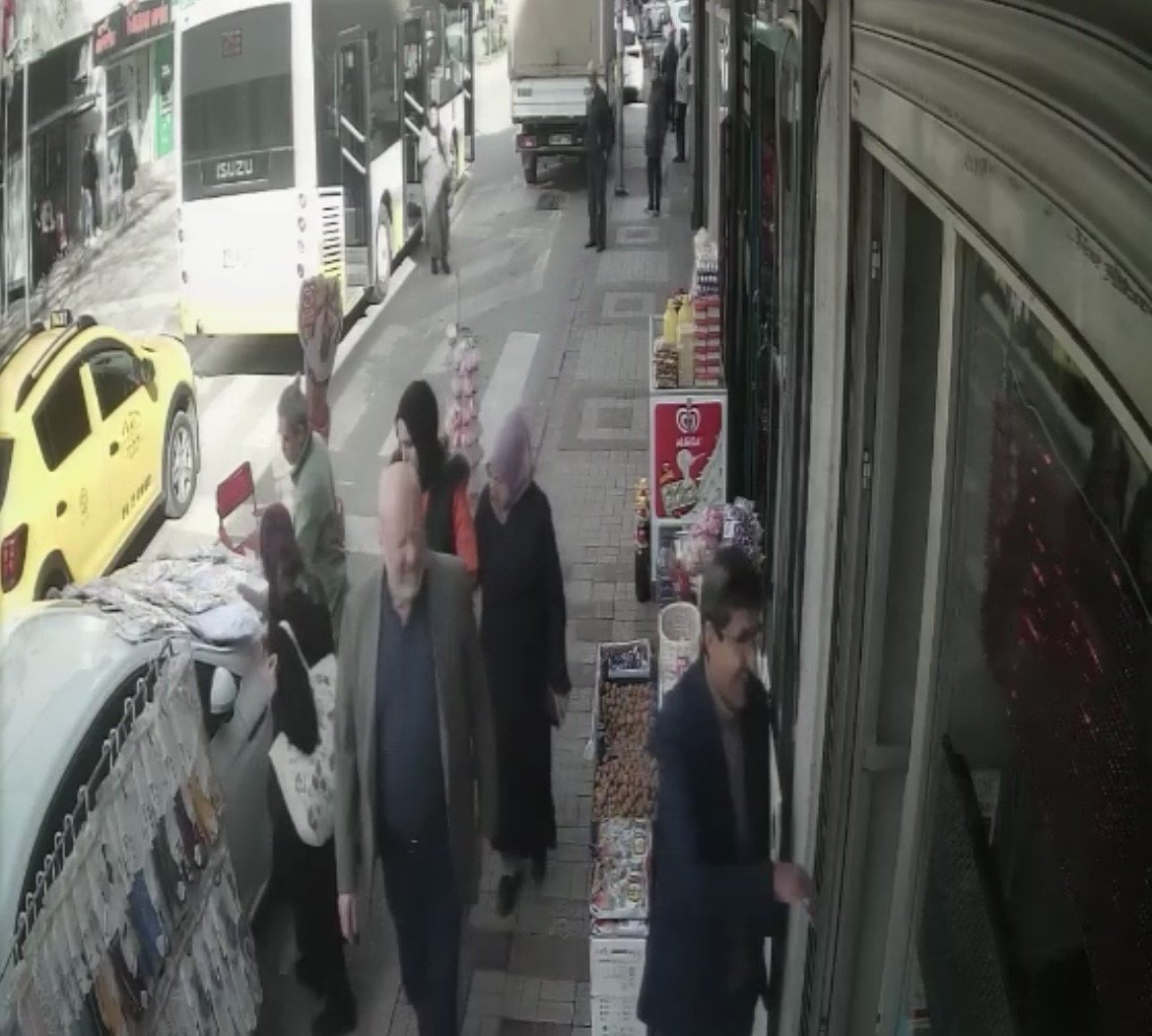 Dalgın şoför yaşlı kadına böyle çarptı