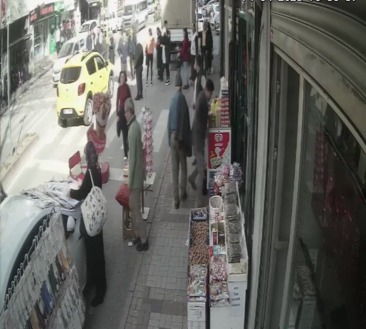 Dalgın şoför yaşlı kadına böyle çarptı