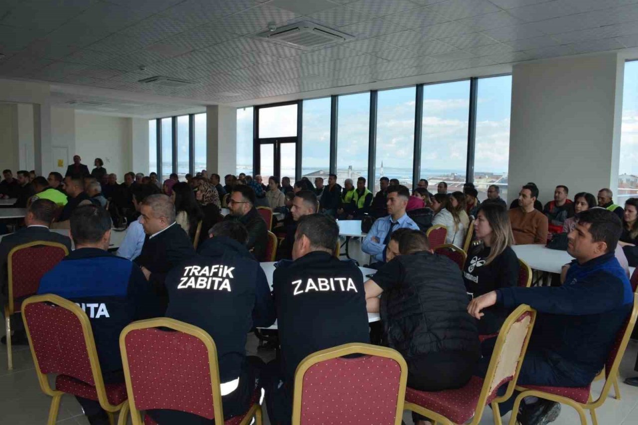 Lapseki Belediyesinde geleneksel personel bayramlaşması yapıldı