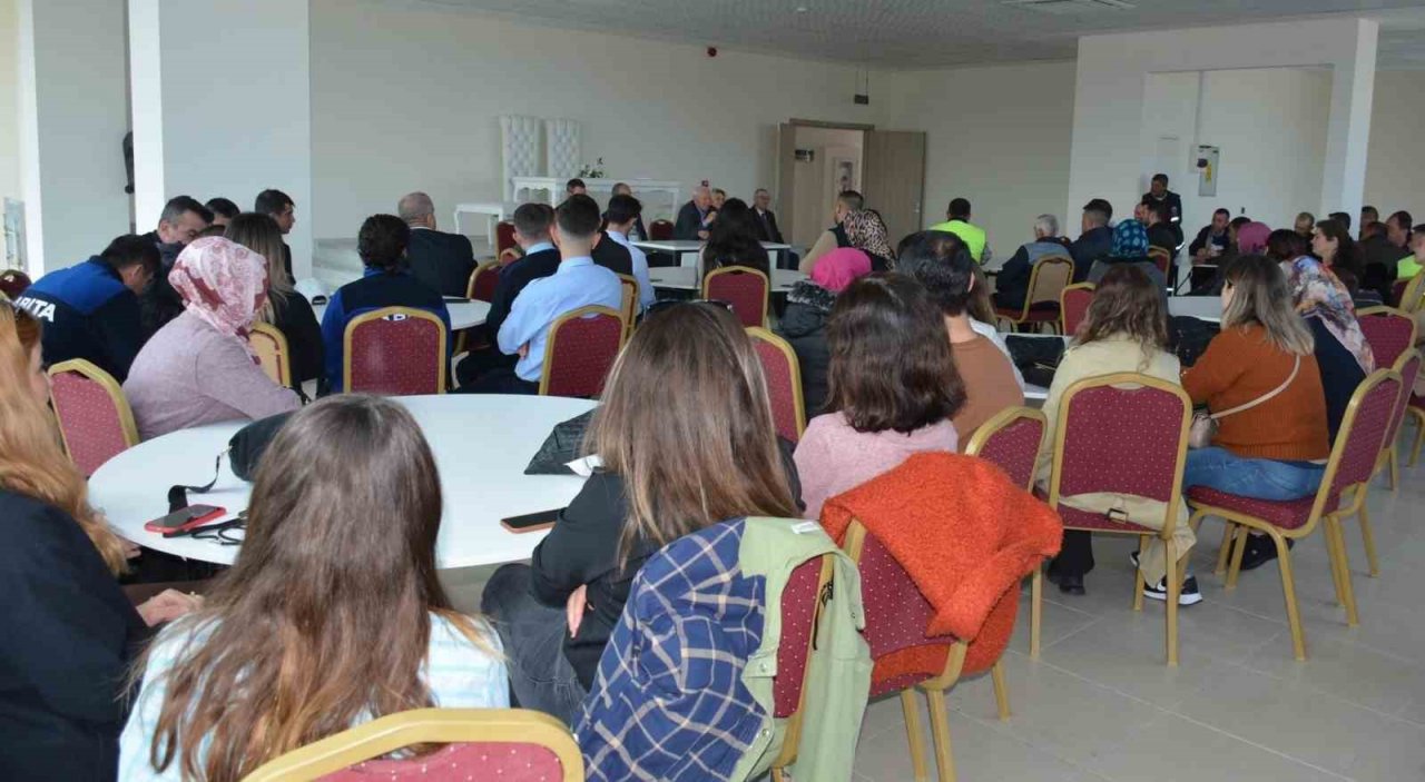 Lapseki Belediyesinde geleneksel personel bayramlaşması yapıldı