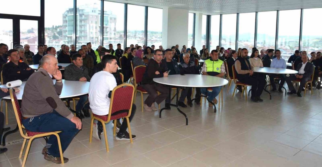 Lapseki Belediyesinde geleneksel personel bayramlaşması yapıldı