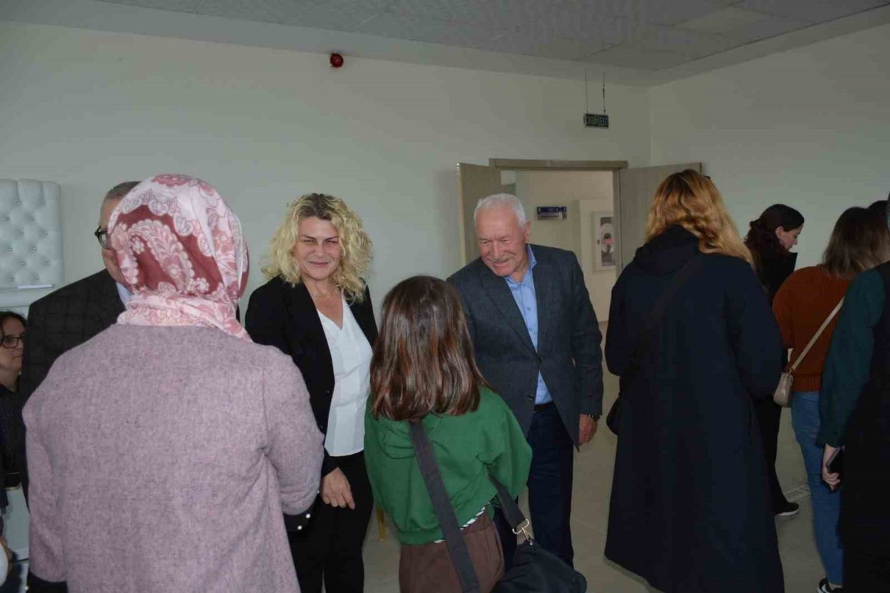 Lapseki Belediyesinde geleneksel personel bayramlaşması yapıldı