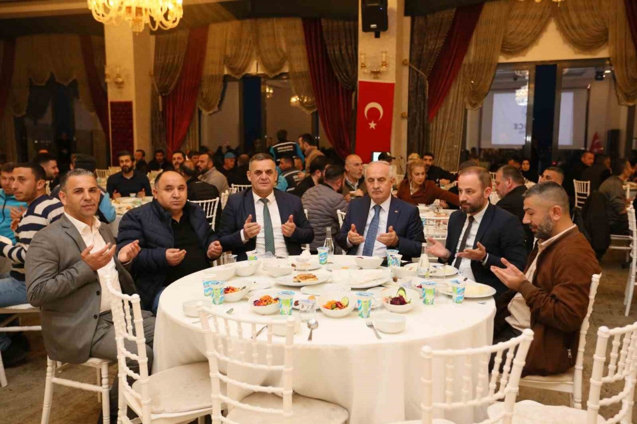 Derince Belediyesi’nin personelleri iftarda buluştu
