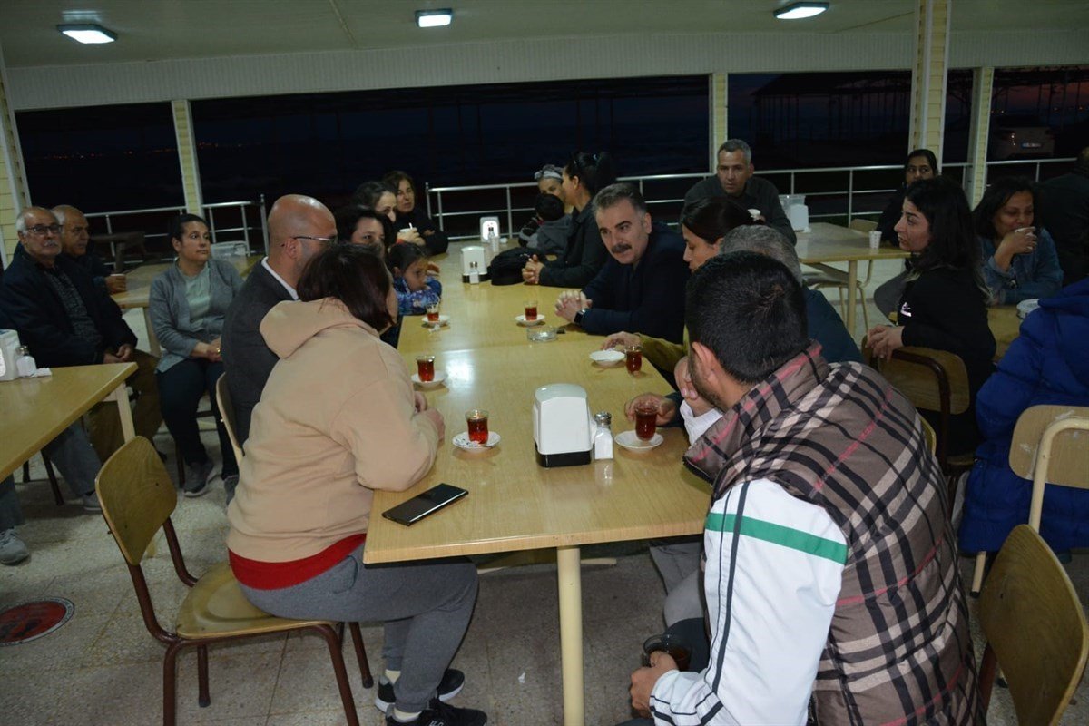 Kaymakam Odabaş, depremzede vatandaşların iftar sofrasına misafir oldu