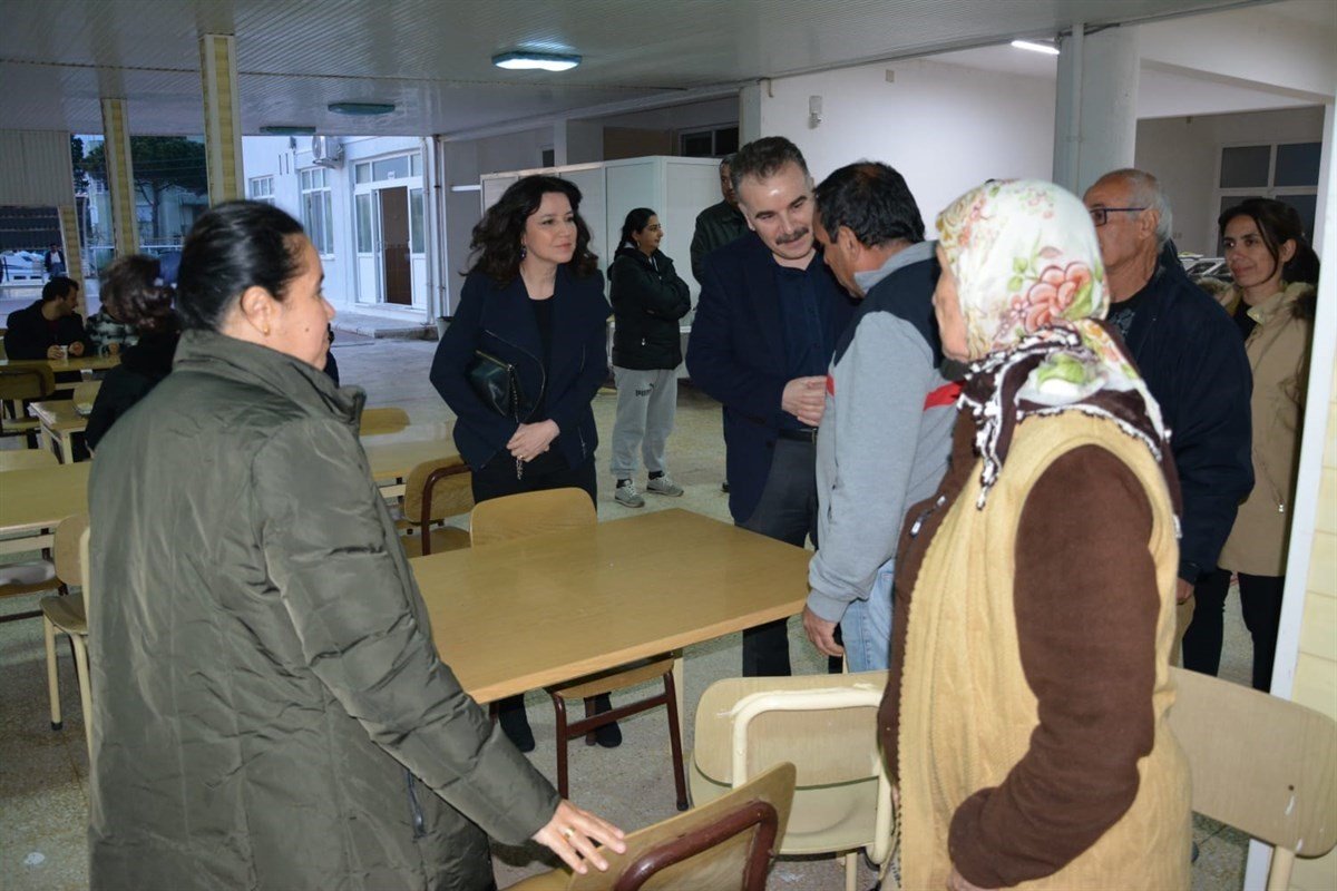 Kaymakam Odabaş, depremzede vatandaşların iftar sofrasına misafir oldu