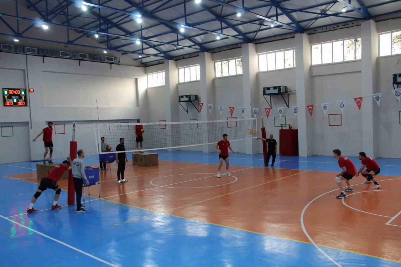 Efeler Ligi’nde play-off’u garantileyen Cizre Belediyespor, kentin gururu oldu