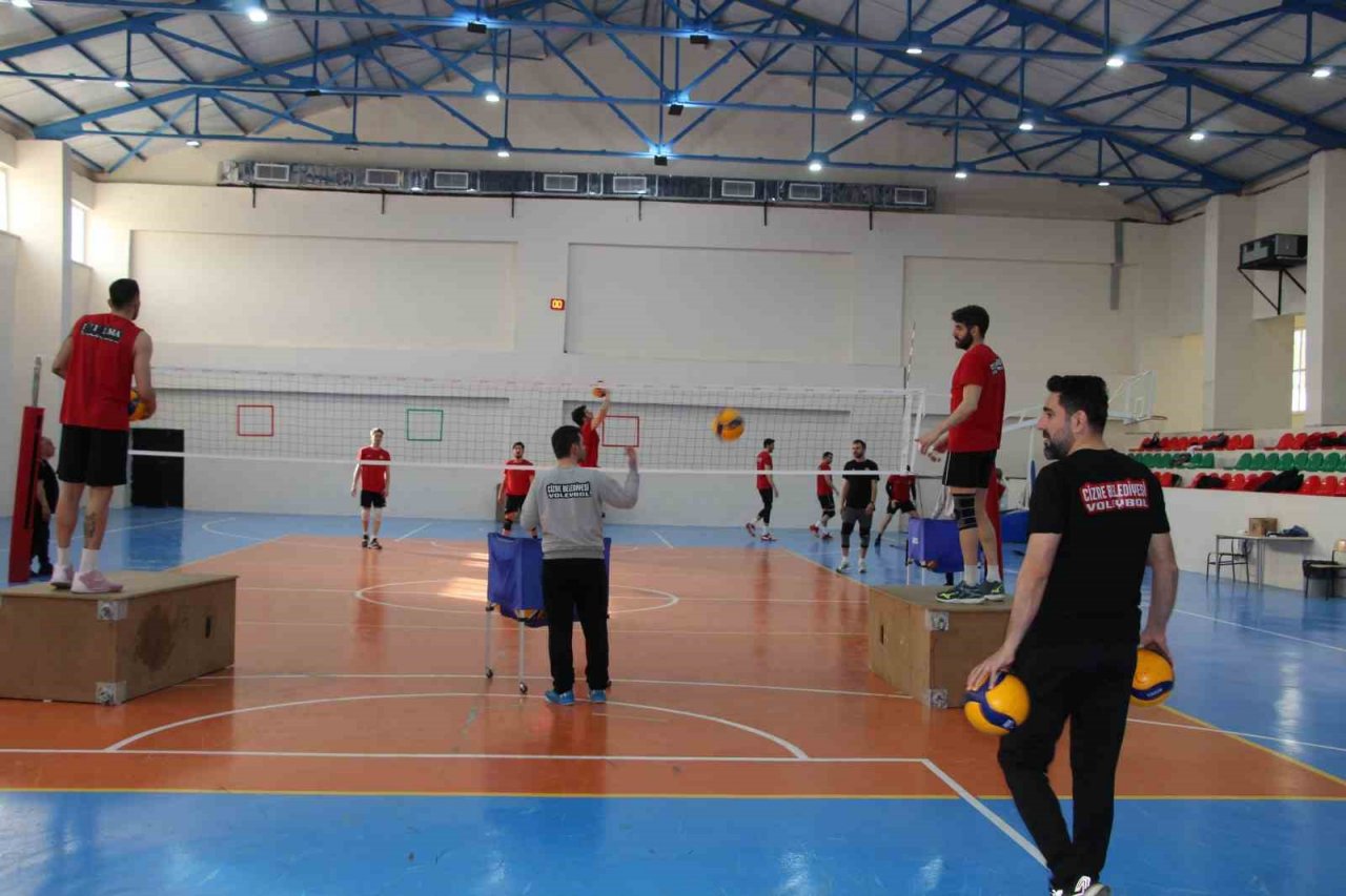 Efeler Ligi’nde play-off’u garantileyen Cizre Belediyespor, kentin gururu oldu