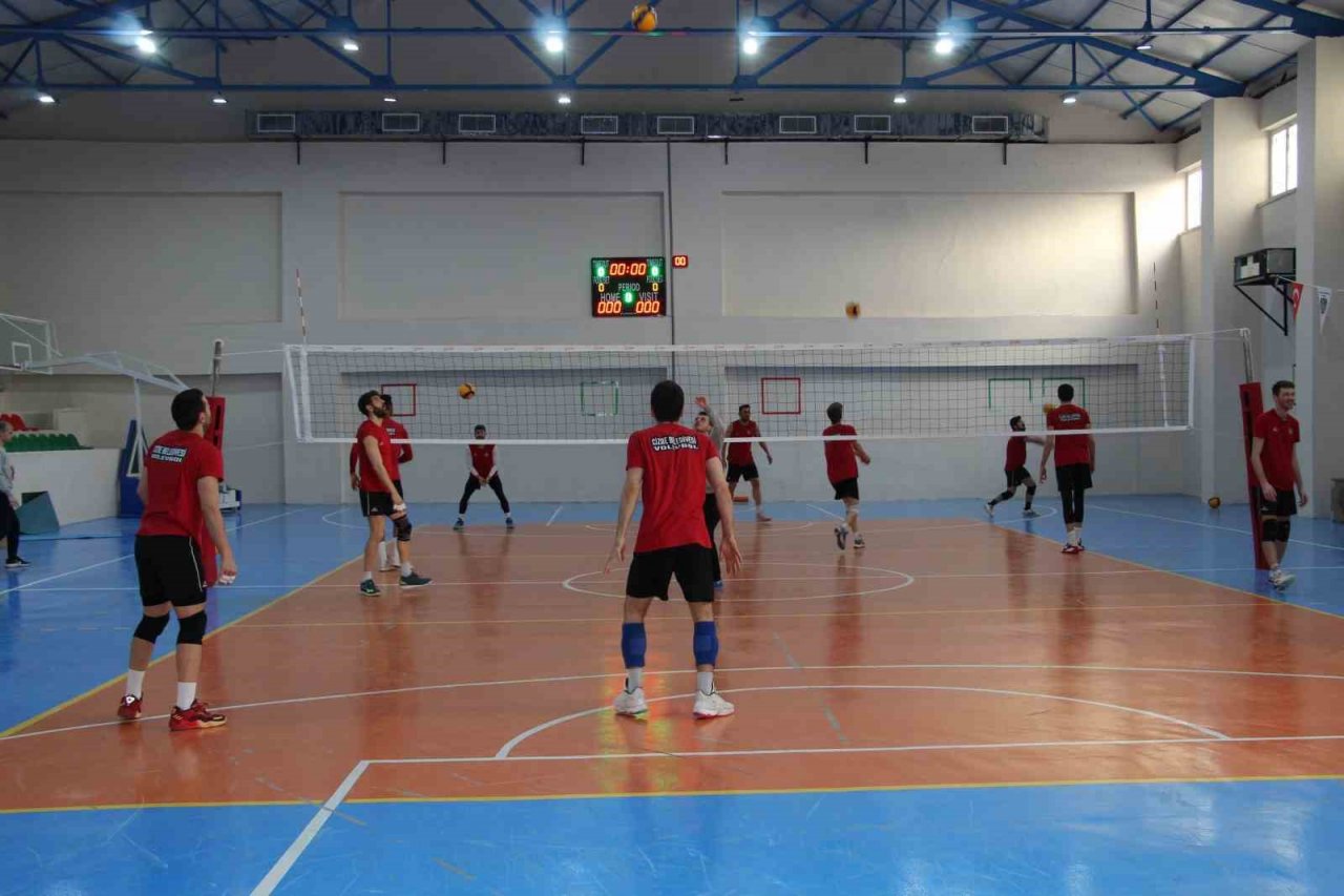 Efeler Ligi’nde play-off’u garantileyen Cizre Belediyespor, kentin gururu oldu