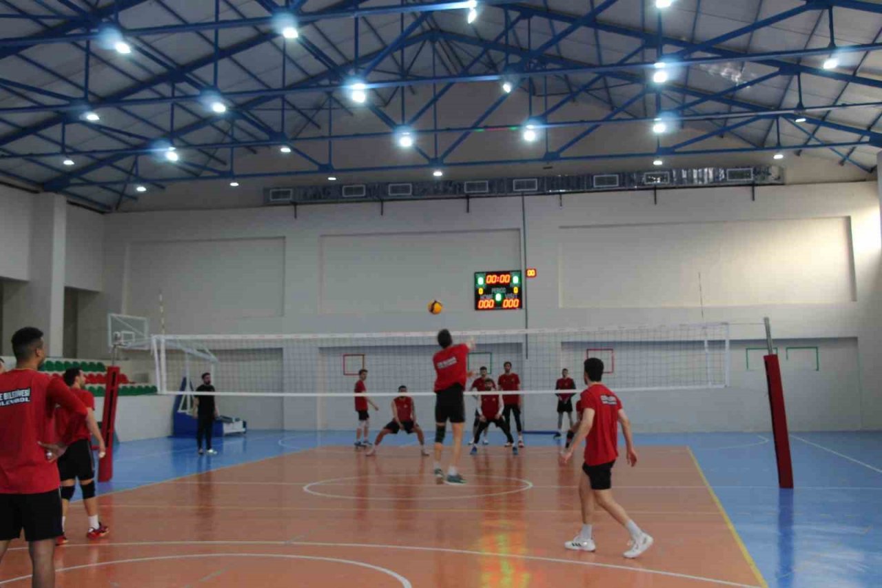 Efeler Ligi’nde play-off’u garantileyen Cizre Belediyespor, kentin gururu oldu