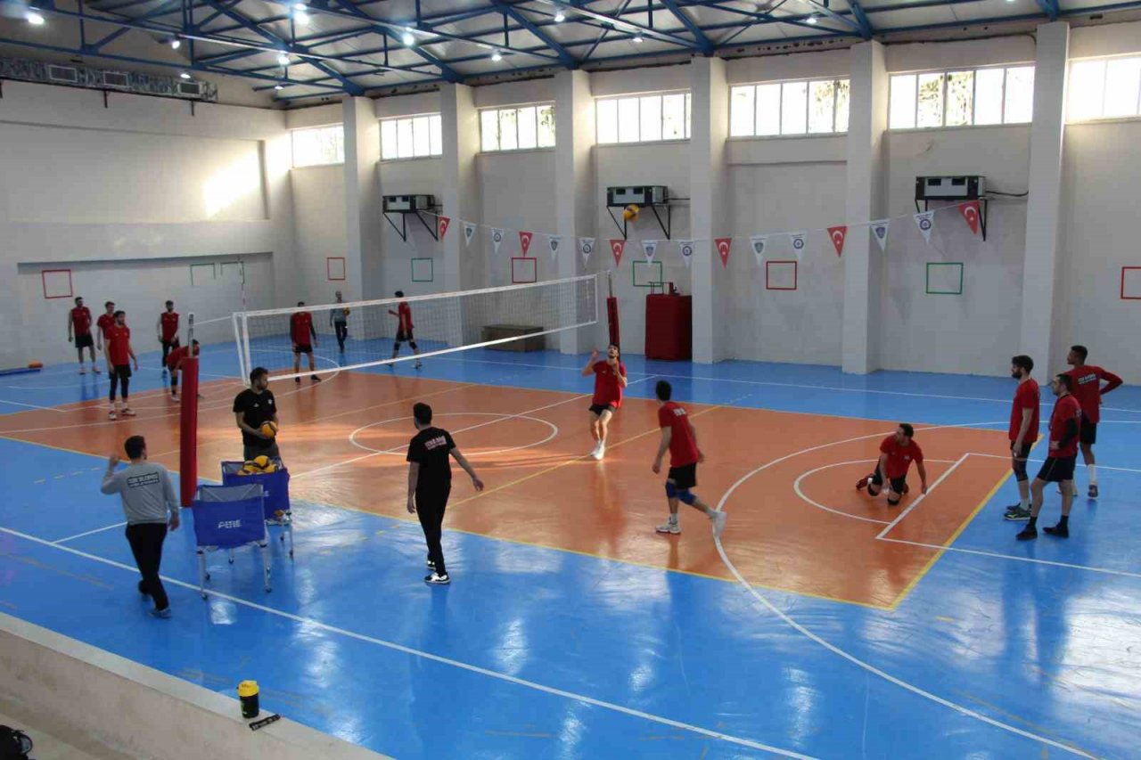 Efeler Ligi’nde play-off’u garantileyen Cizre Belediyespor, kentin gururu oldu