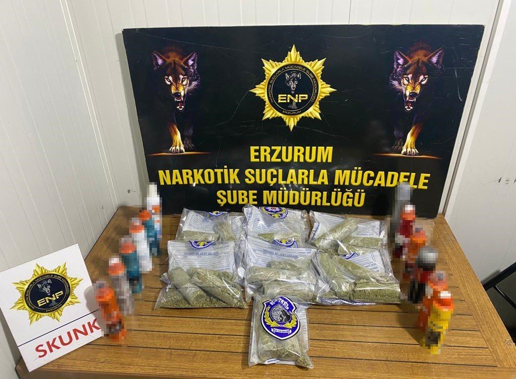 Erzurum’da saç sprey tüplerine saklanmış uyuşturucu ele geçirildi