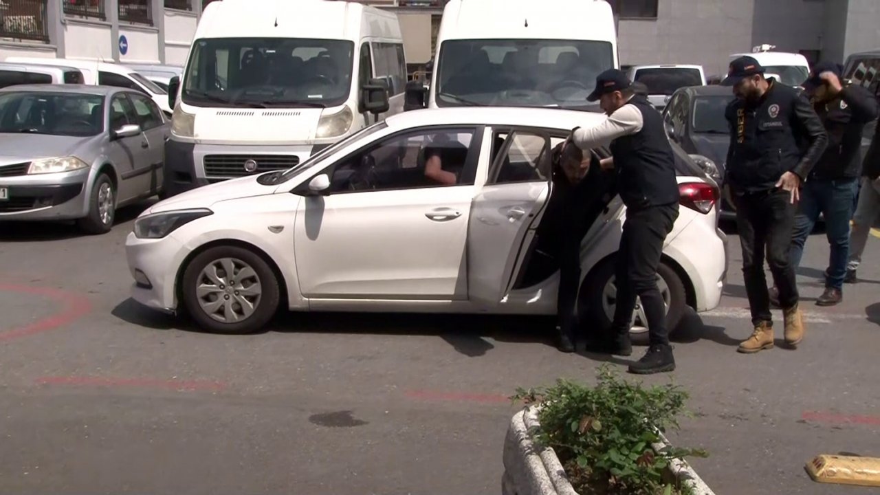 Thodex’in kurucusu Faruk Fatih Özer, İstanbul Havalimanı’ndaki işlemlerinin tamamlanmasının ardından emniyete getirildi.