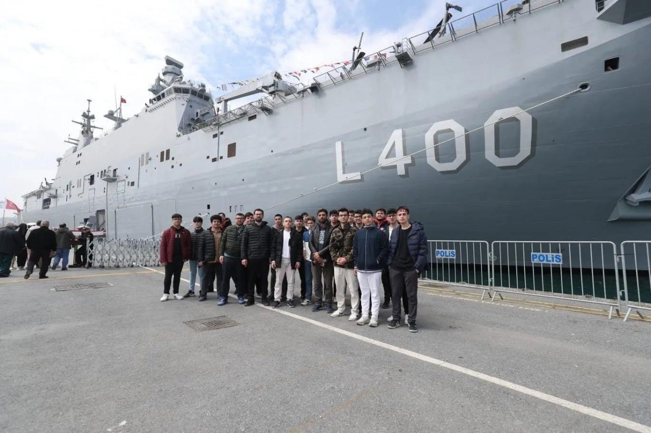 Öğrenciler TCG Anadolu’ya hayran kaldı