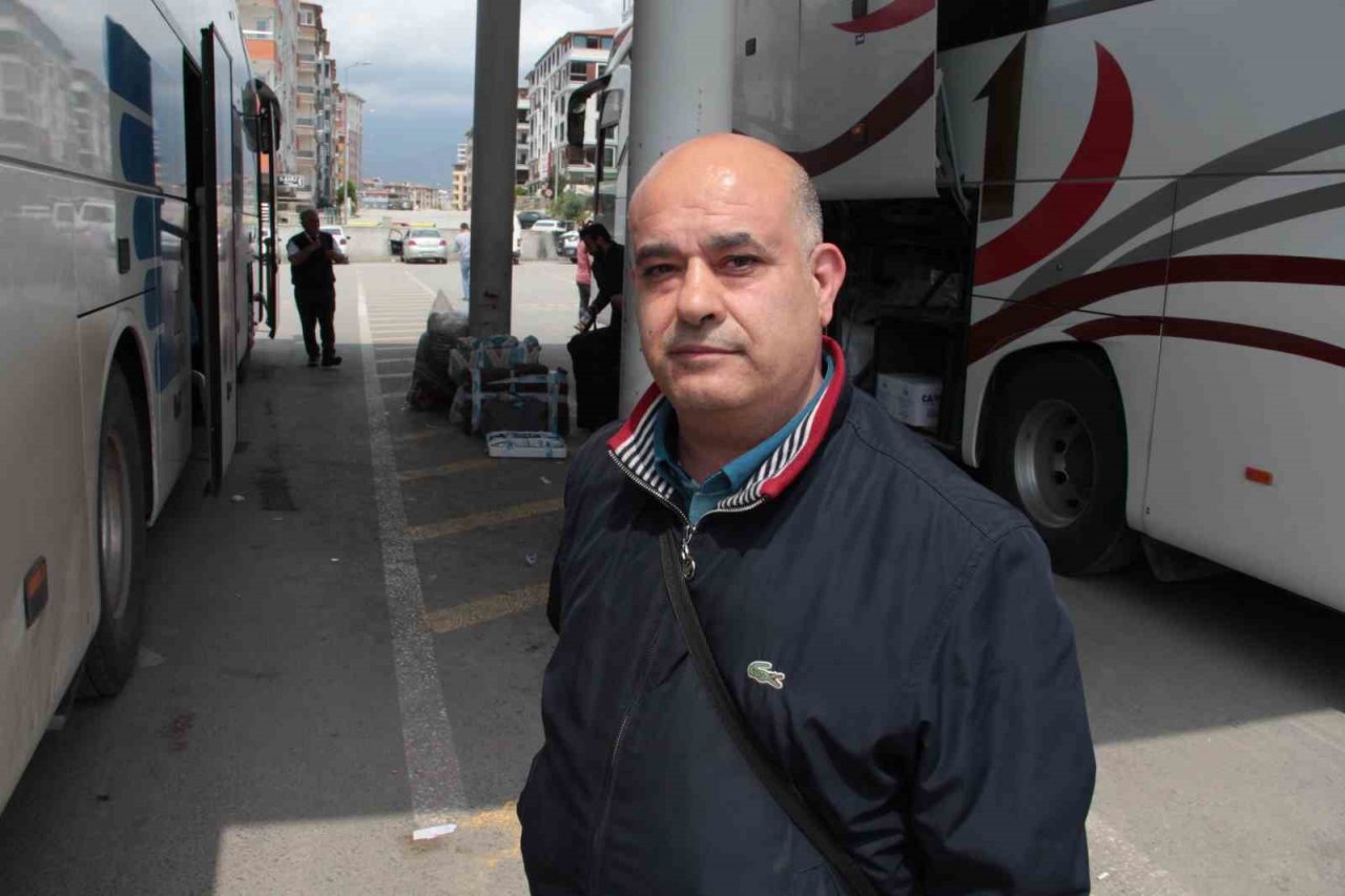 Deprem bölgesi Hatay’da bayram yoğunluğu, yakınlarına destek için geldiler