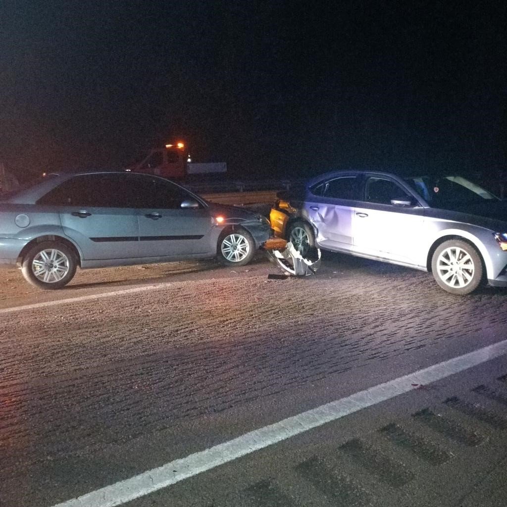 4 araçlı zincirleme kazada maddi hasar oluştu
