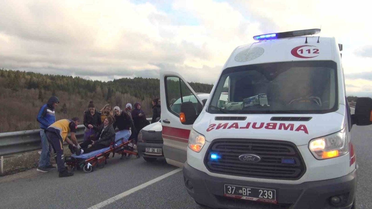 Kastamonu’da minibüs ile hafif ticari araç çarpıştı: 1 yaralı