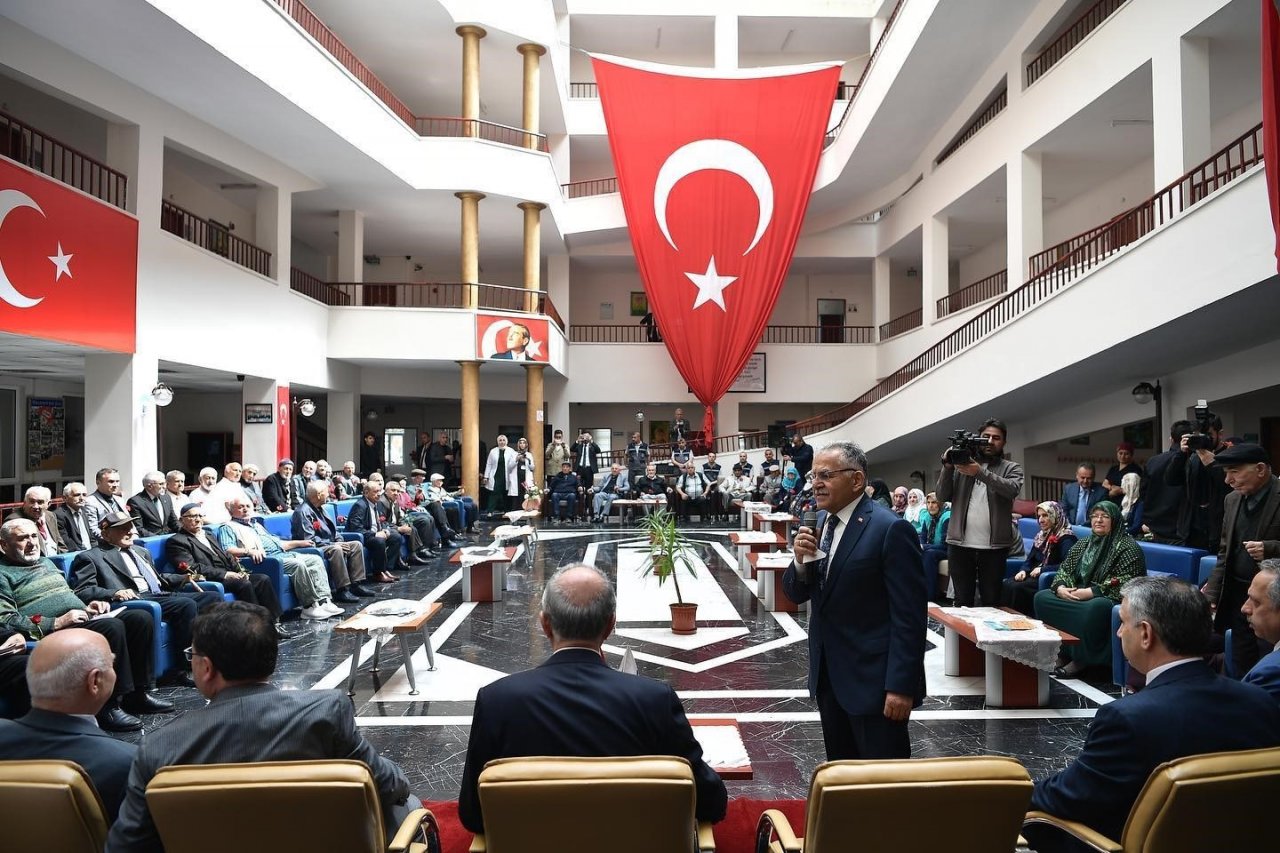 Bakan Akar ile Başkan Büyükkılıç, bayramlaşma programlarına TOGG ile katıldı