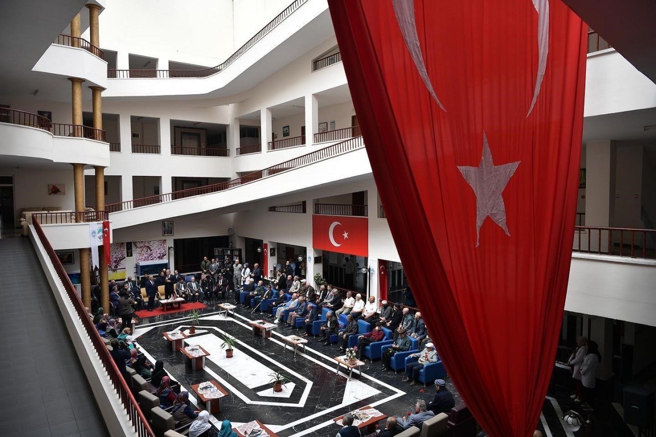 Bakan Akar ile Başkan Büyükkılıç, bayramlaşma programlarına TOGG ile katıldı