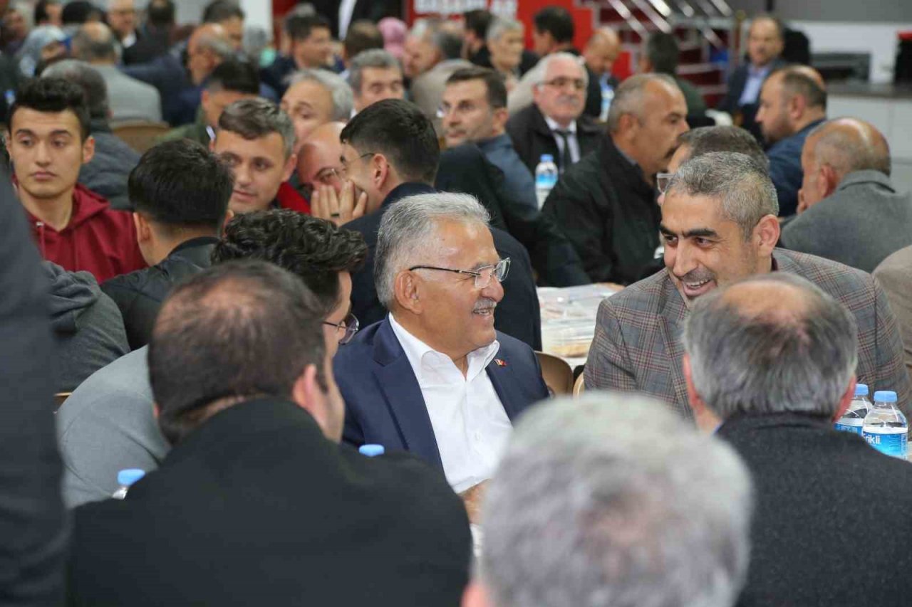 Başkan Büyükkılıç, memurlarla bir araya geldi