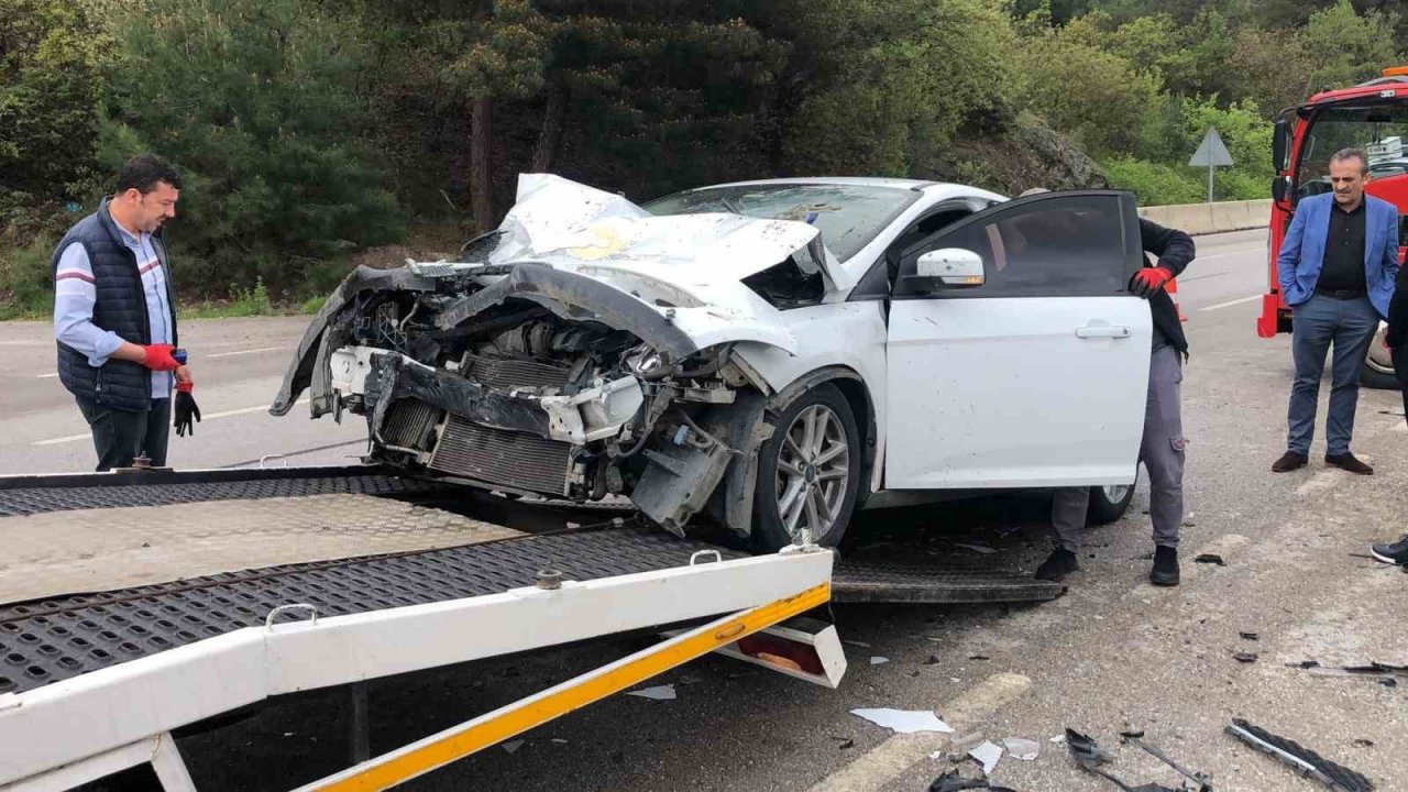 Amasya’da traktör ile otomobil çarpıştı, 3 yaralı