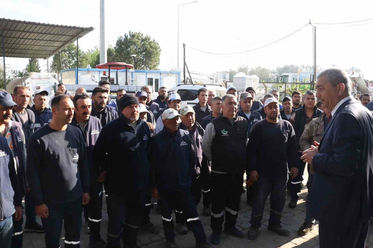 Başkan Kaplan, belediye personeli ile bayramlaştı